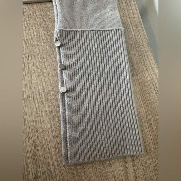 Club Monaco Cashmere Sweater Button Detail Bell Sleeves Lightweight Soft Size XS - Picture 5 of 10